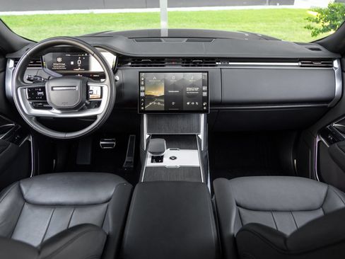 Used 2025 Land Rover Range Rover SE AWD/4WD image 12