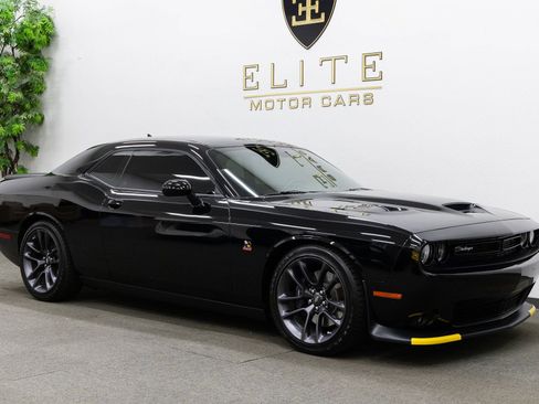 Used 2023 Dodge Challenger R/T Scat Pack image 9