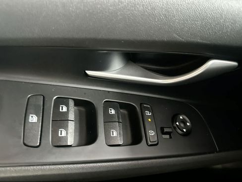 Used 2025 Hyundai Elantra SE FWD image 17