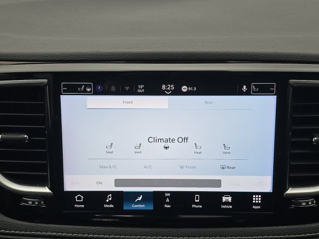 Used 2024 Chrysler Pacifica Limited FWD image 35