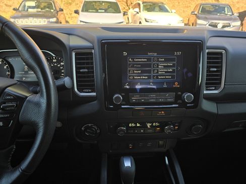 Certified 2022 Nissan Frontier SV w/ Technology Package image 16