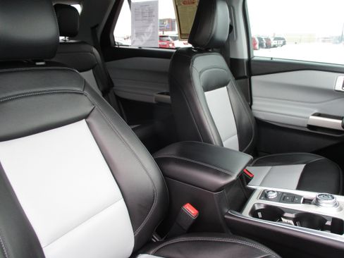 Used 2023 Ford Explorer XLT w/ Equipment Group 202A image 45