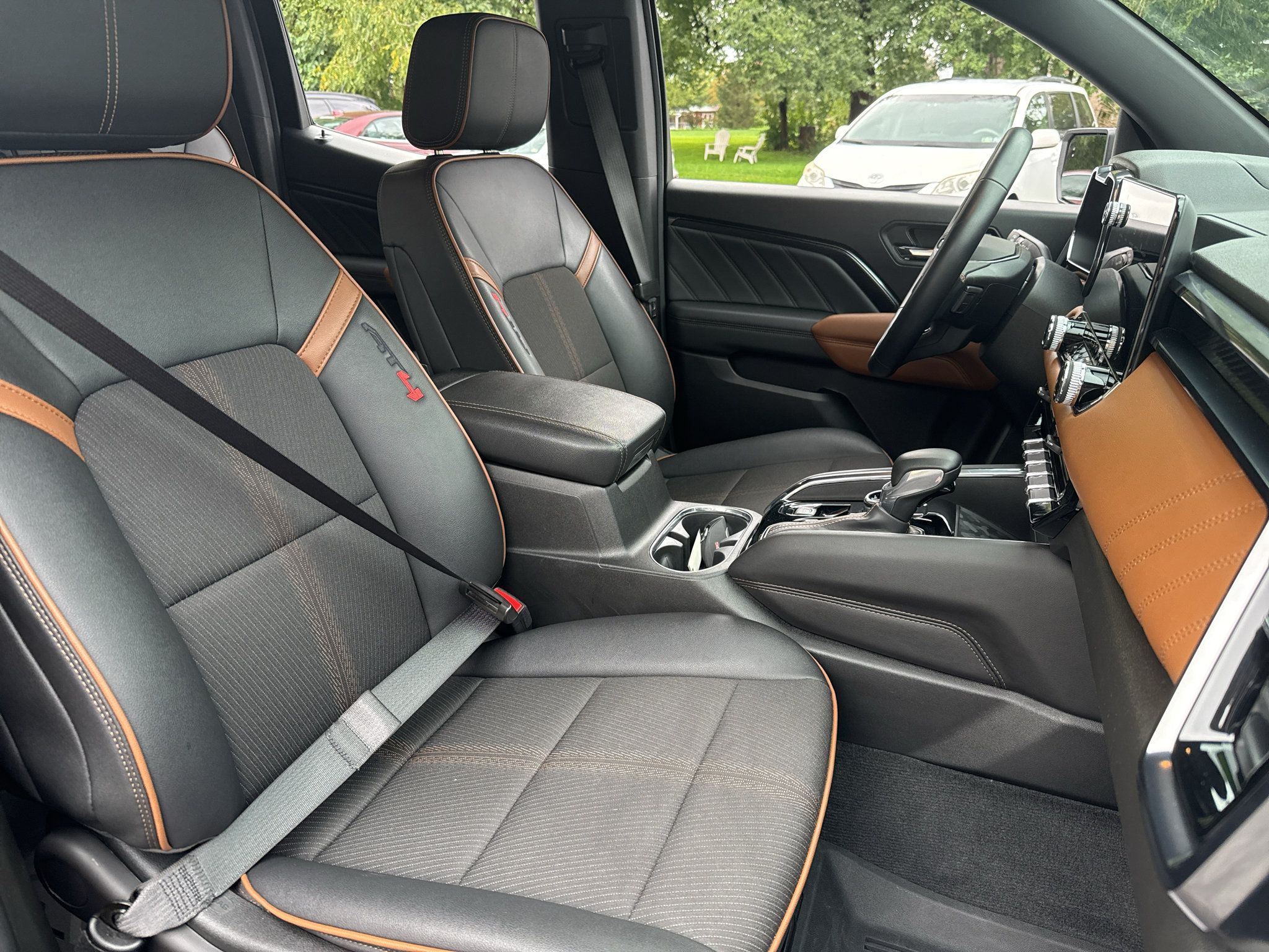 Used 2023 GMC Canyon AT4 w/ Canyon Safety Plus Package AWD/4WD image 19