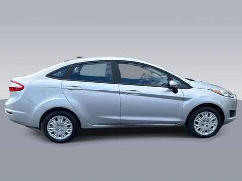 Used 2019 Ford Fiesta S image 2
