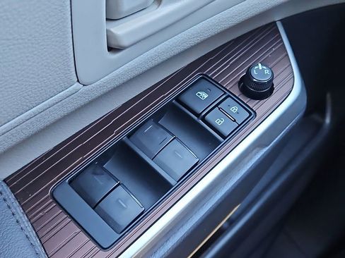 Used 2024 Toyota Sienna LE image 10