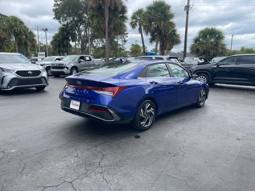 Used 2025 Hyundai Elantra SEL FWD image 5