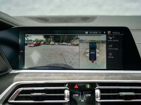 Used 2022 BMW X7 xDrive40i w/ Premium Package image 32