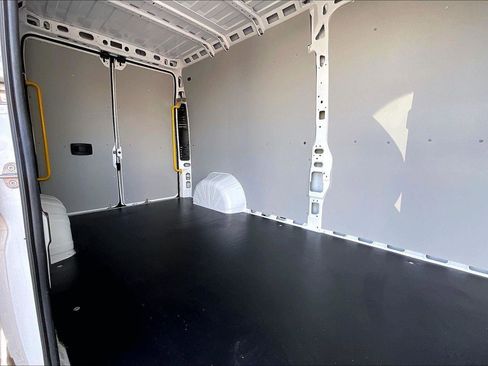 Used 2025 RAM ProMaster 2500 w/ Convenience Group image 28