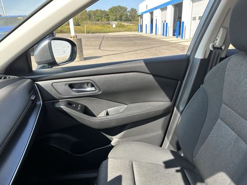 Used 2024 Nissan Rogue SV image 36