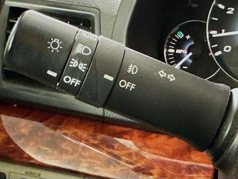 Used 2010 Subaru Outback 2.5i Limited AWD/4WD image 12