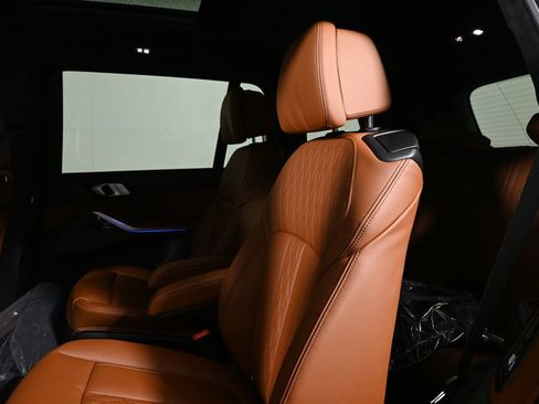 Used 2027 BMW X7 M60i AWD/4WD image 4