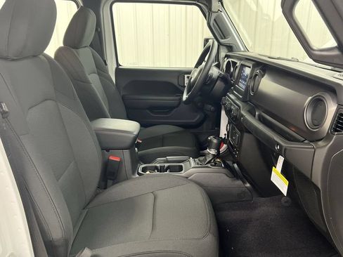 Used 2023 Jeep Gladiator Sport AWD/4WD image 21