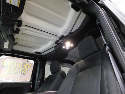 Used 2021 Jeep Wrangler Sport AWD/4WD image 35