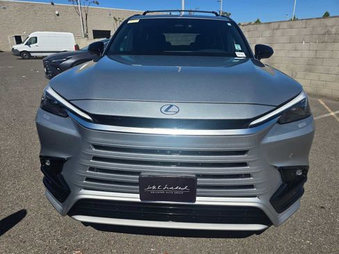 Used 2025 Lexus TX 500h AWD w/ Technology Package image 8