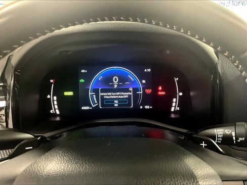 Used 2025 Toyota Camry SE image 24