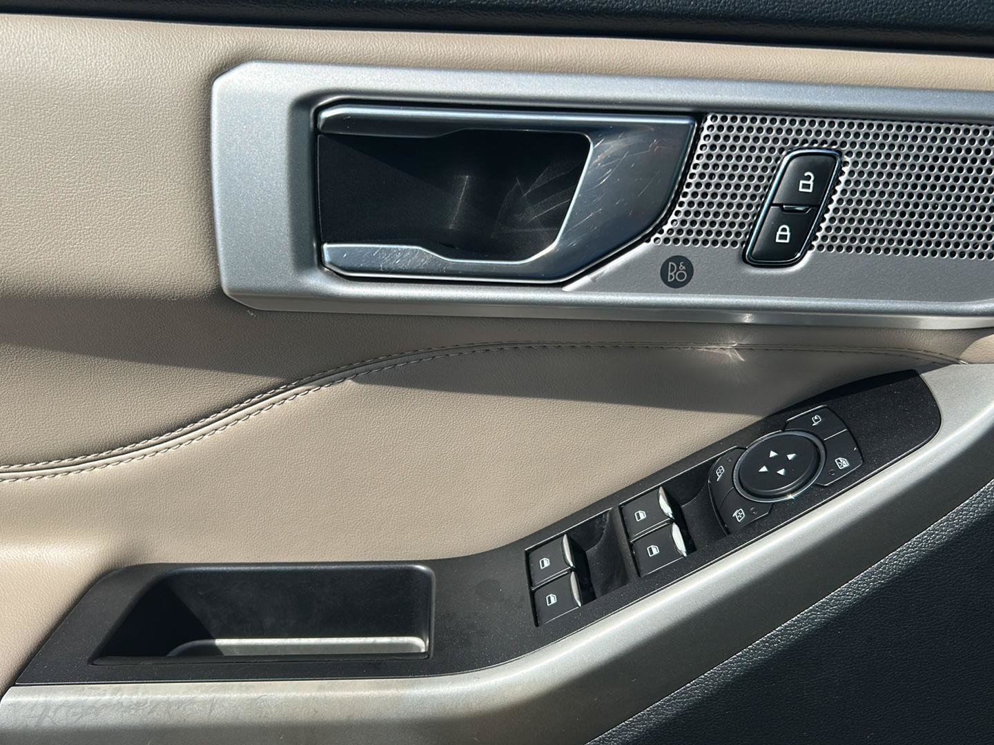Certified 2022 Ford Explorer Limited RWD image 9