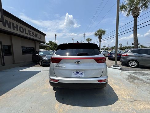 Used 2017 Kia Sportage LX w/ LX Popular Package FWD image 3
