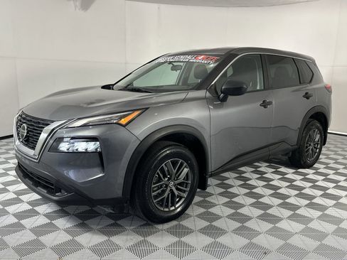 Certified 2021 Nissan Rogue S image 4