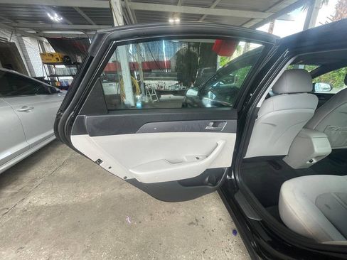 Used 2018 Hyundai Sonata SE w/ Cargo Package FWD image 10