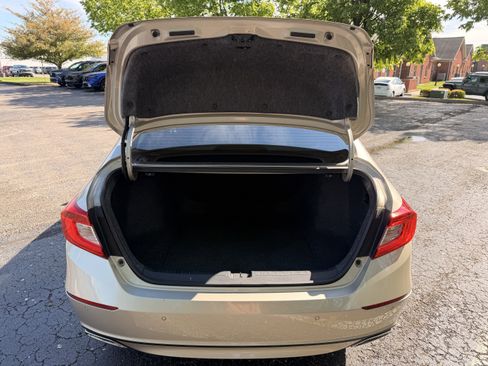 Used 2019 Honda Accord Touring image 13