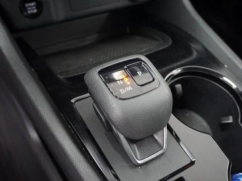 Used 2025 Nissan Rogue SV FWD image 15
