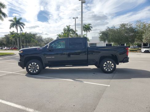 Used 2024 Chevrolet Silverado 2500 Custom w/ Custom Value Package image 6