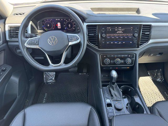 Used 2022 Volkswagen Atlas SE w/ Black Wheel Package AWD/4WD image 3