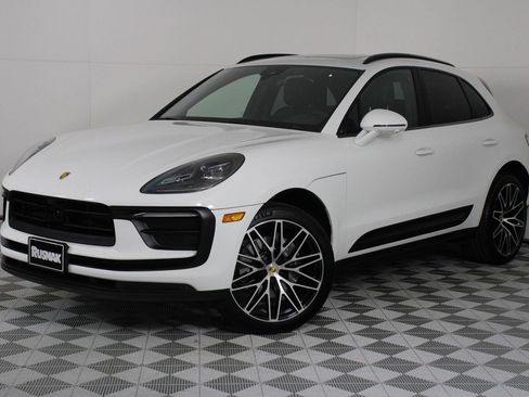 Certified 2026 Porsche Macan AWD/4WD image 35
