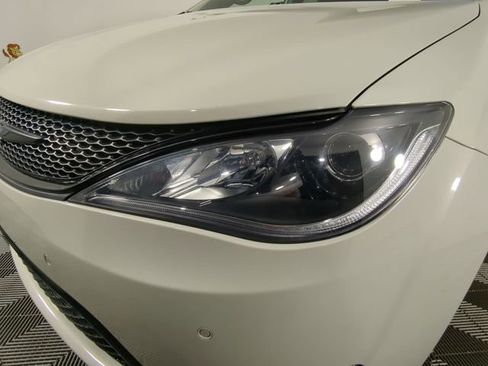 Used 2020 Chrysler Pacifica Limited w/ Advanced Safetytec Group image 47