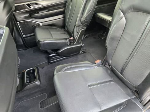 Used 2022 Jeep Wagoneer Series III RWD image 11