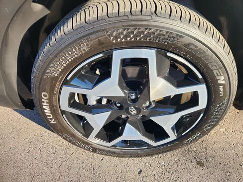 Certified 2024 Hyundai Santa Cruz Limited image 9