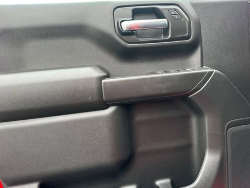 Used 2025 Chevrolet Silverado 1500 Custom image 11