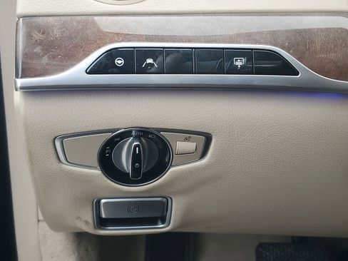 Used 2019 Mercedes-Benz S 560 Sedan image 24