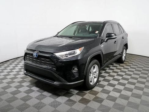 Used 2021 Toyota RAV4 XLE w/ Convenience Package image 24