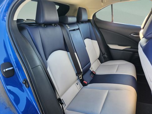 Used 2022 Lexus UX 200 w/ Premium Package FWD image 22