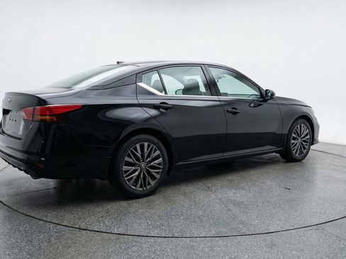 Used 2025 Nissan Altima 2.5 SV image 9