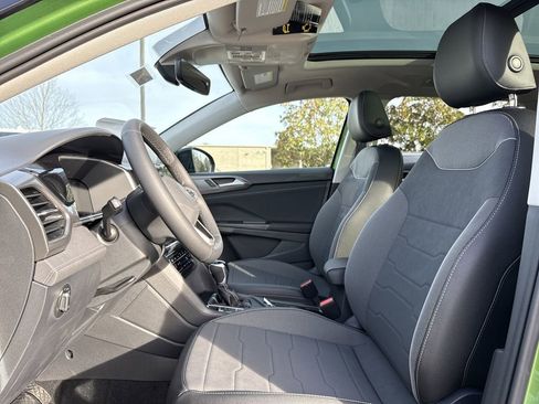 New 2026 Volkswagen Taos SE FWD image 11