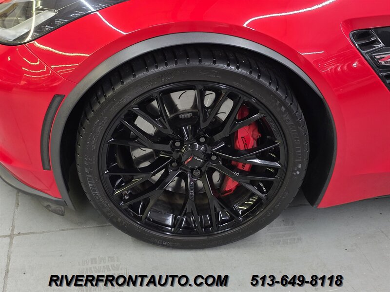 Used 2015 Chevrolet Corvette Z06 w/ 3LZ Preferred Equipment Group RWD image 21