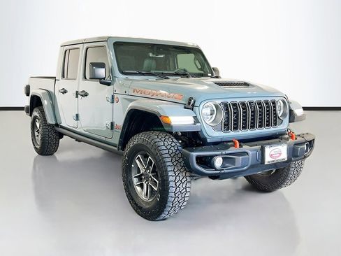 Used 2025 Jeep Gladiator Mojave image 3