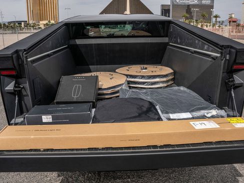 Used 2024 Tesla Cybertruck Cyberbeast AWD/4WD image 36