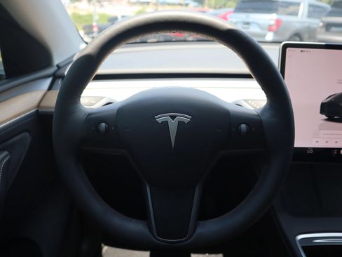Used 2024 Tesla Model Y Long Range AWD/4WD image 14