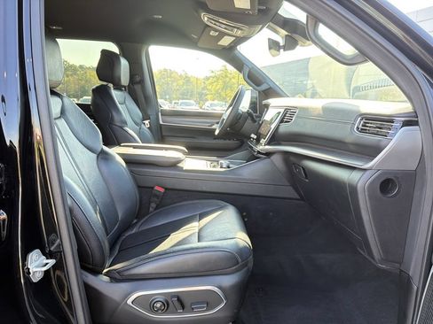 Used 2024 Jeep Wagoneer Series II w/ Flexible Seating Group RWD image 19