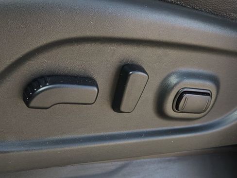 Used 2022 Nissan Titan PRO-4X w/ Pro-4x Convenience Package image 23