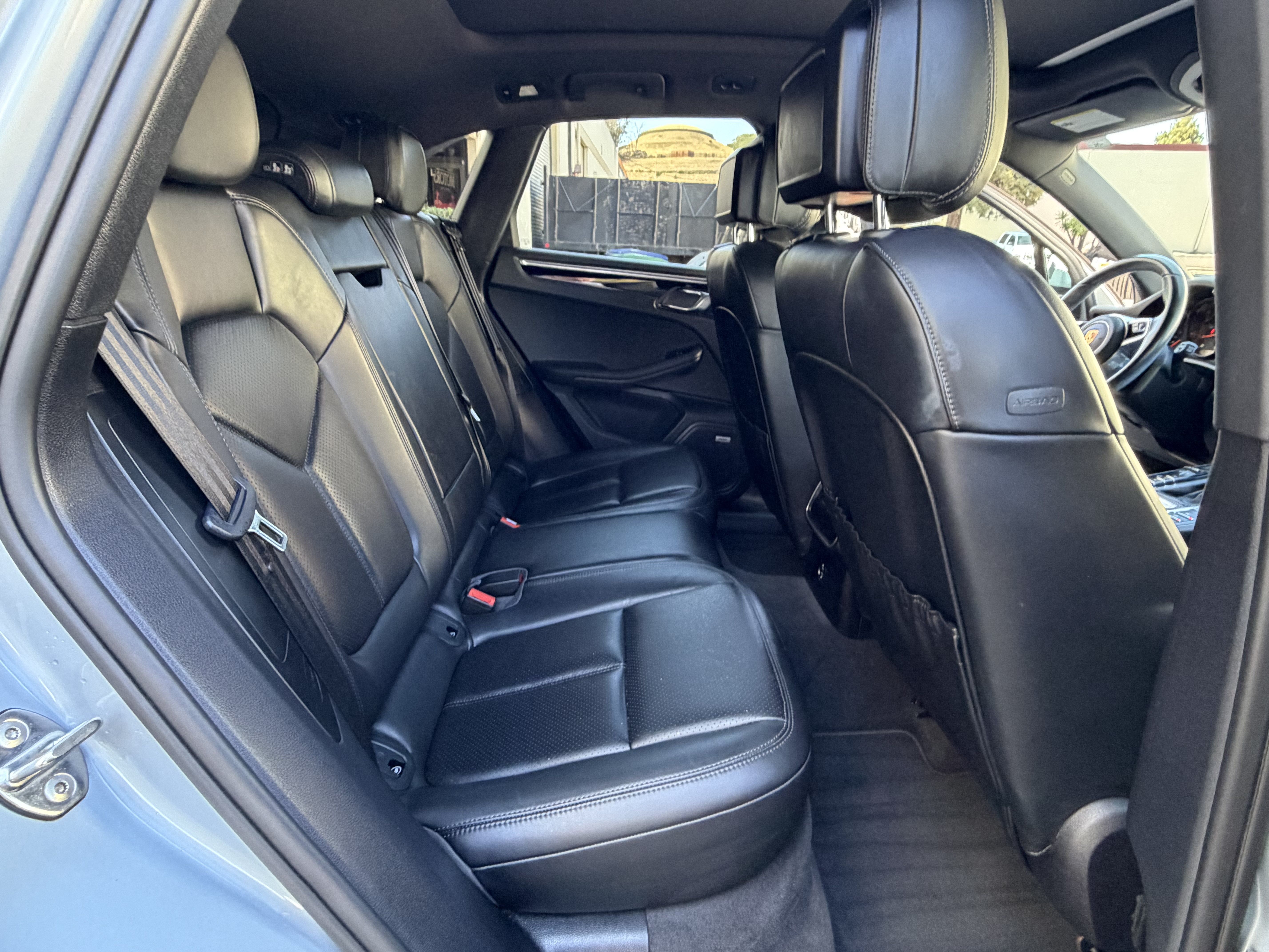 Used 2020 Porsche Macan AWD/4WD image 23