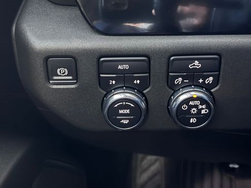 Used 2022 GMC Sierra 1500 Elevation image 18