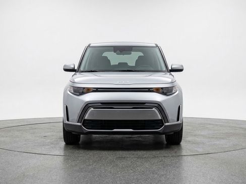 Used 2025 Kia Soul LX w/ LX Technology Package image 2