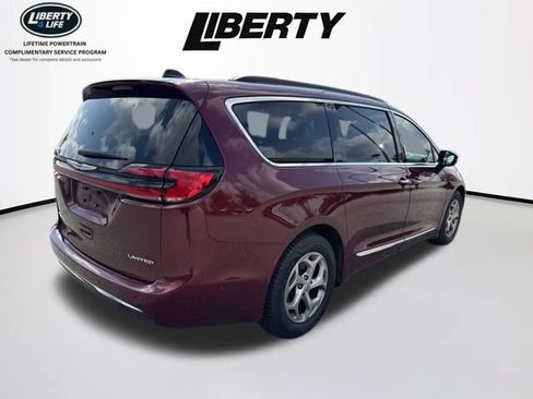 Used 2023 Chrysler Pacifica Limited w/ Uconnect Theater Family Group FWD image 7
