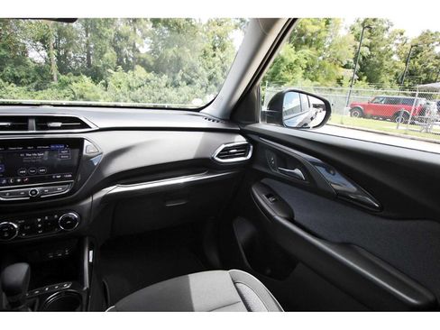 Used 2023 Chevrolet TrailBlazer LT w/ Convenience Package FWD image 8