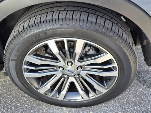 Used 2017 Ford Explorer Platinum AWD/4WD image 16