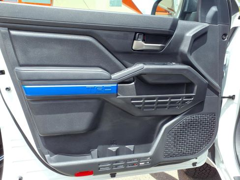 Certified 2025 Toyota Tacoma TRD Off-Road AWD/4WD image 17